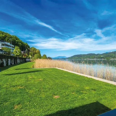 Hermitage Mit Seeblick Und Seezugang Apartment